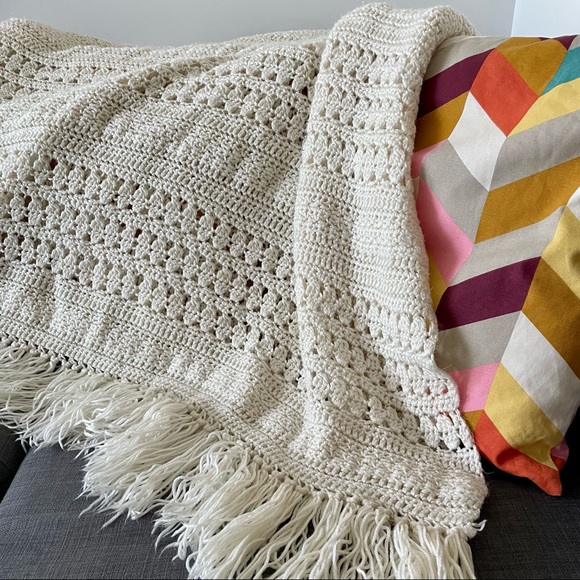 Vintage cream handmade knit throw. - Picture 1 of 4